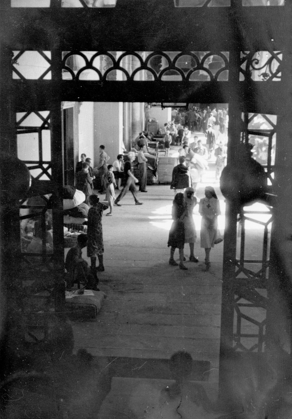 Firenze, palazzo Pitti: sfollati durante il periodo d'emergenza (fine luglio-inizio agosto 1944)